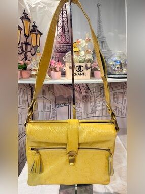 Fair condition…Vintage 🌼DAFAN/FRANCE Yellow Leather Shoulder Bag -